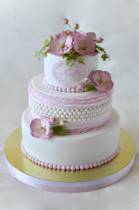 Торт с цветами с бусами